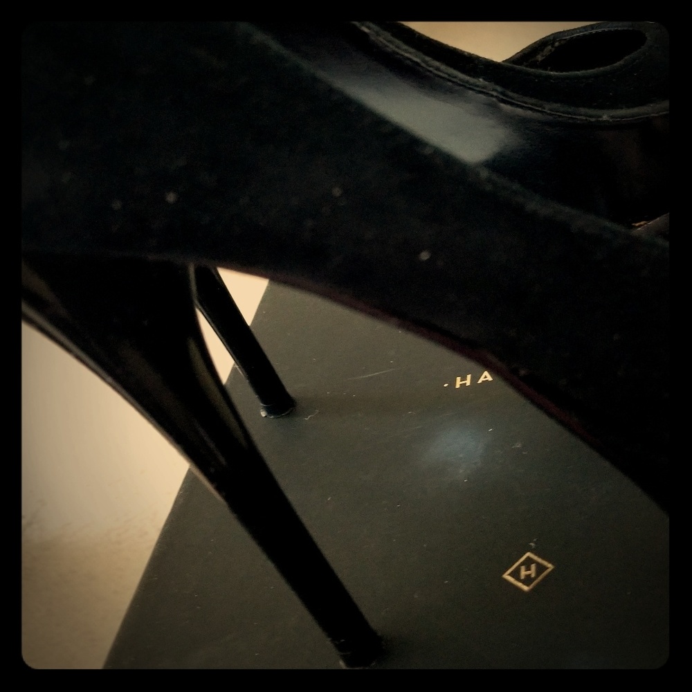 Classic 6 " round toe Black Pump